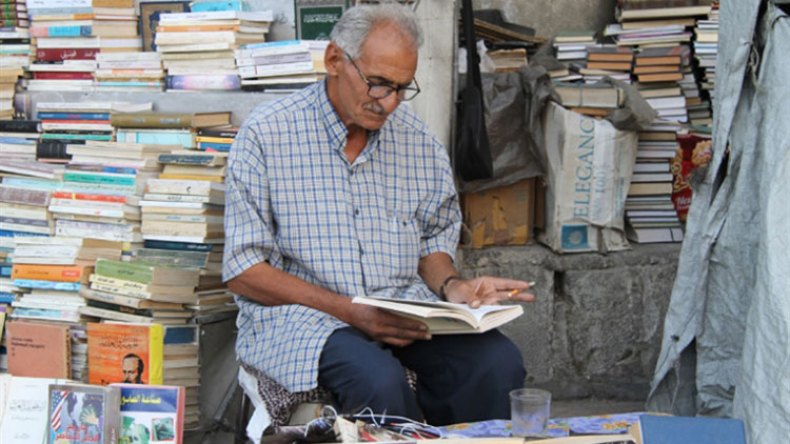 زبائنية في نشر الكتاب!