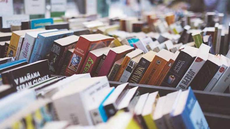 توزيع 100 ألف كتاب على الخاضعين للحجر بالفنادق