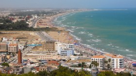 الانطلاق المتأخر لموسم الاصطياف يلهب أسعار إيجار الشقق الساحلية