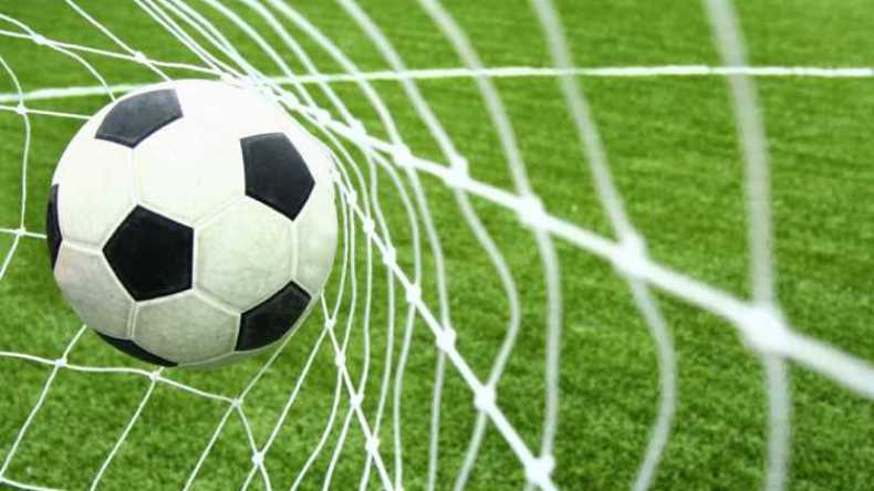 نياطي يعاقب بـ4 مباريات.. معاقبة 4 لاعبين من مستغانم وتحذير لإدارته بسبب الإشهار