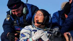 شاهد.. رائدة الفضاء الأمريكية كريستينا كوك تعود للأرض