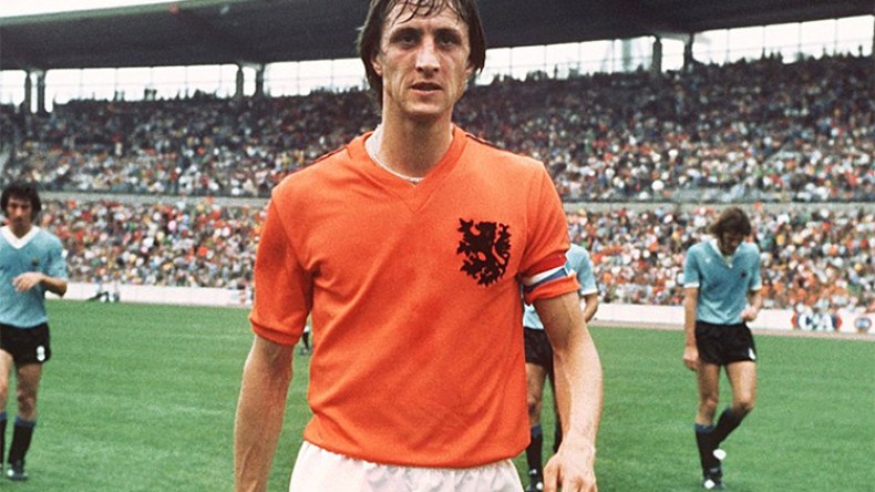 من يذكر كرويف.. ملك الكرة بلا تاج؟