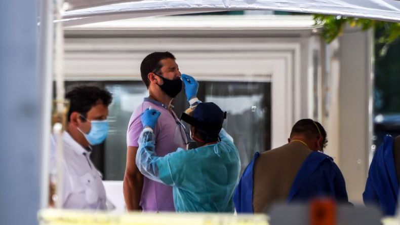 كيف نميز الإصابة بكورونا عن الأنفلونزا؟