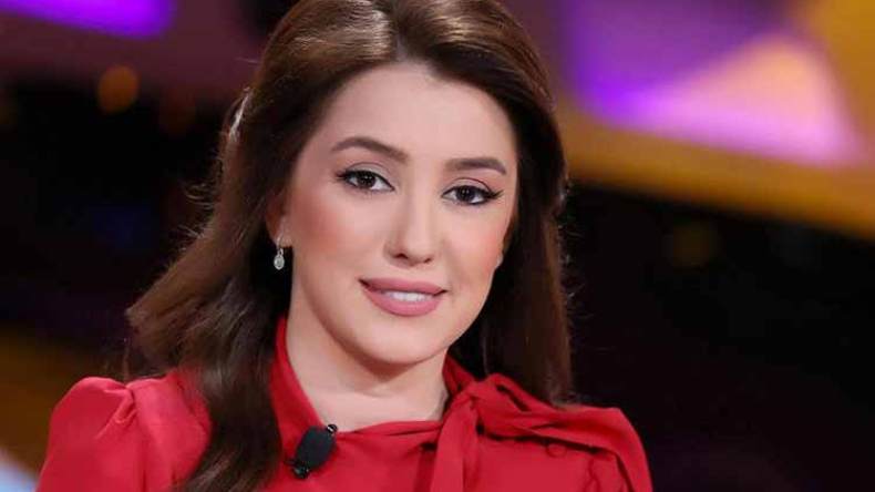تكشف عن حقيقة اعتزالها وتطالب بإلغاء خانة الديانة من البطاقة الشخصية