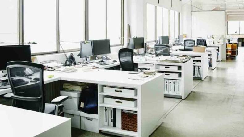 مؤسسات تفقد كوادرها وأرزاق في مهب الريح