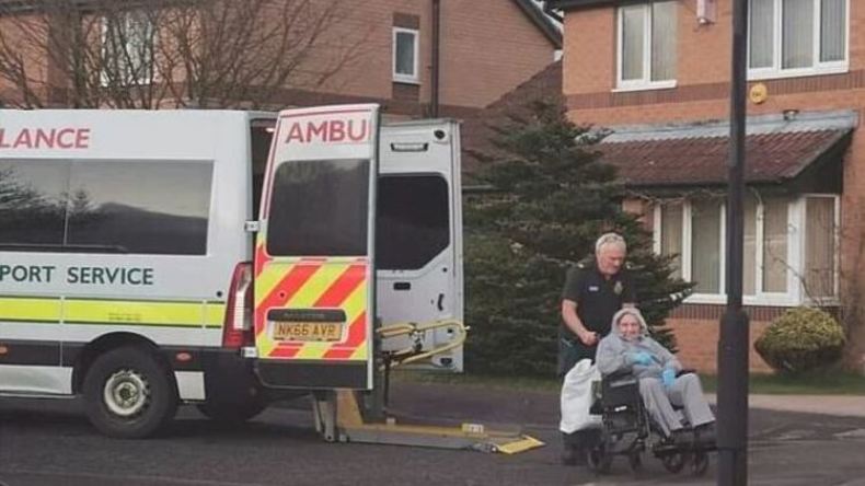 تعافي مسنة عمرها 94 عاما من كورونا وعودتها لمنزلها