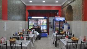 مطاعم خالية من الزبائن بسبب “فوبيا كورونا” بالعاصمة