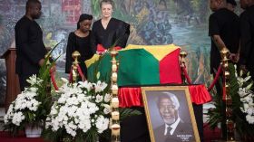 قادة ورؤساء يحضرون جنازة عنان في غانا