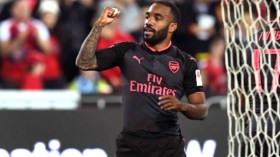 لاكازيت: جماهير البريمييرليج متفرجون وليسوا مشجعين