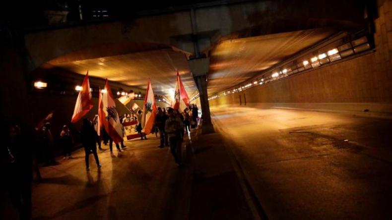 مظاهرات مؤيدة لعون وأخرى مناهضة للحكومة