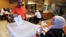 اللبنانيون يصوتون في الانتخابات البرلمانية