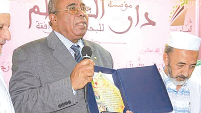 المؤرخ لحسن زغيدي يوشّح بوسام الوسطية والاعتدال