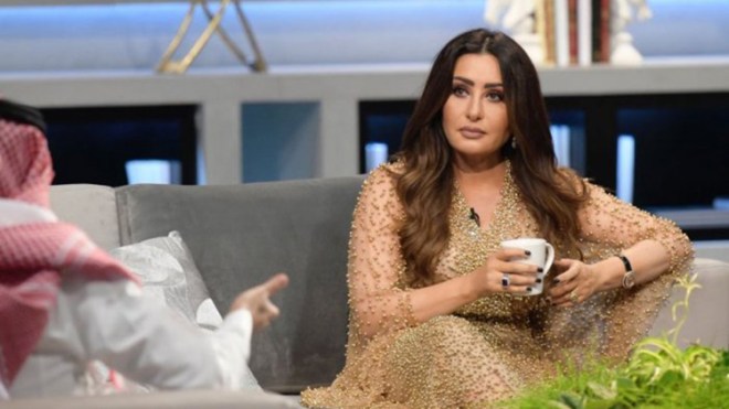 لطيفة التونسية تؤدي العمرة بعد حالة من الجدل