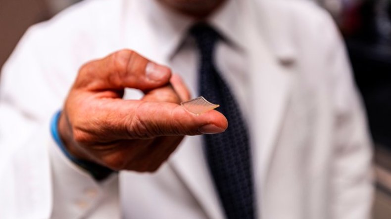 لقاح واعد ضد كورونا يشبه ضمادة الجروح