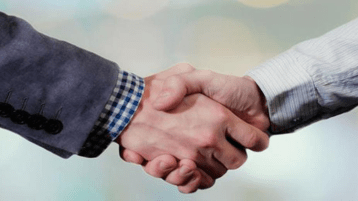 السلام على يد “مجانين”