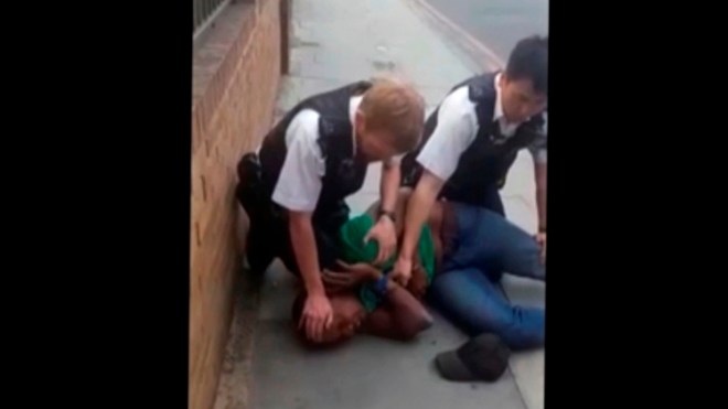 فيديو جورج فلويد يتكرر في بريطانيا