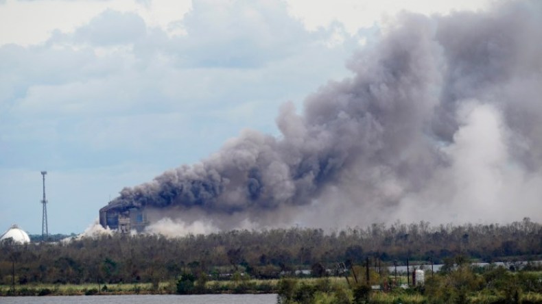 شاهد.. أبخرة كيماوية تغطي سماء لويزيانا