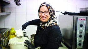 لاجئة عراقية بألمانيا ترد الجميل بهذه الطريقة!