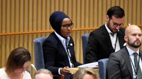 أول محجبة منتخبة في البرلمان السويدي