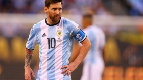 ميسي: لمّا أتذكّر السرقة والإجرام أرفض العودة إلى الأرجنتين