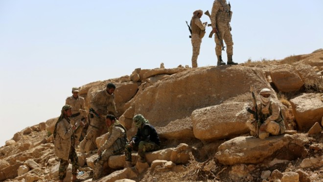 مقتل 70 جندياً يمنياً في هجوم استهدف مسجداً بمأرب