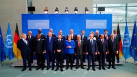 شاهد.. بوتين يتسبب بإرباك في مؤتمر برلين