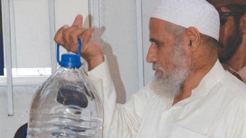 الحجاج الجزائريون ممنوعون من نقل ماء زمزم في طائرات العودة