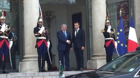 ماكرون يستقبل أويحيى ويهدد الفصائل الليبية المتمردة