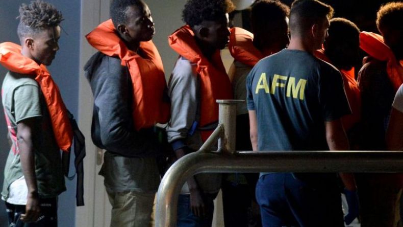 مالطا تسمح بنزول مهاجرين إلى أراضيها