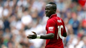 ساديو ماني يتفرغ للأعمال الخيرية خلال إجازته بالسنغال