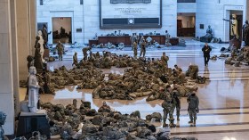 شاهد.. الكونغرس الأمريكي يتحول إلى ثكنة عسكرية!