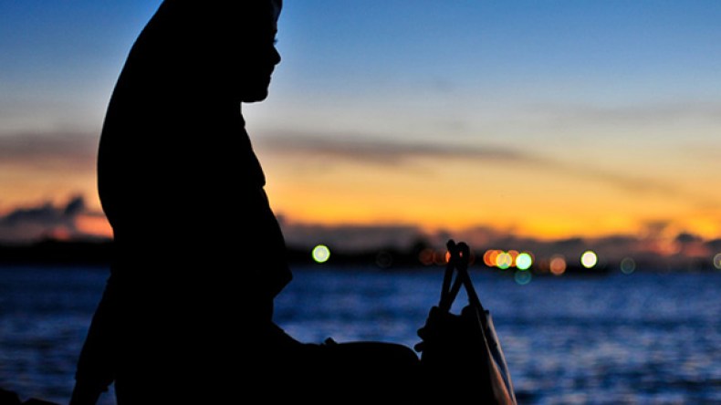 هو بلا مذهب في أُنْثــاه!