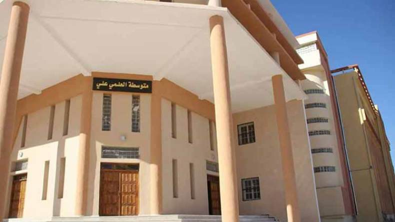 سائقون متهورون يهددون حياة تلاميذ متوسطة العلمي ومدرسة الصغير بالأغواط