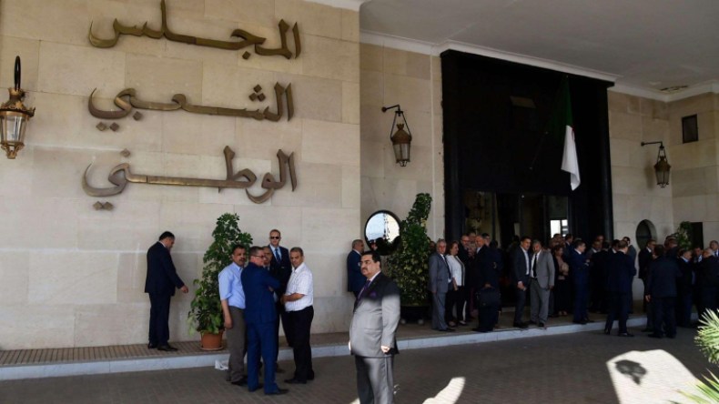 كيف ستتعاطى الأغلبية البرلمانية مع مخطط عمل الحكومة؟