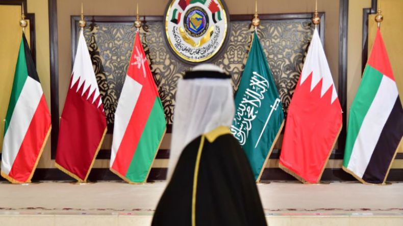 مجلس التعاون الخليجي يستنكر الاعتداء على سفن تجارية قرب الإمارات