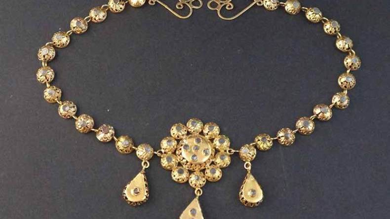 قصة خيط الروح والكرافاش اليهودي وسر “السخاب” في ليلة الدخلة