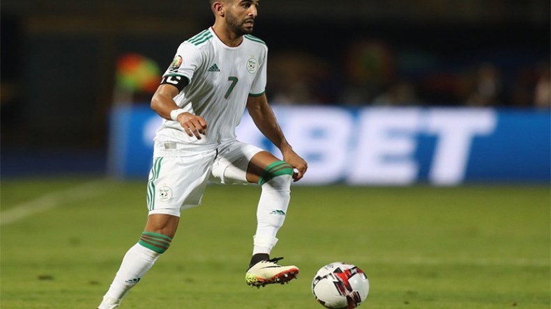 هذه أسرار نجاح الفتى الخجول محرز الذي يسير بـ “الخضر” نحو اللقب الإفريقي