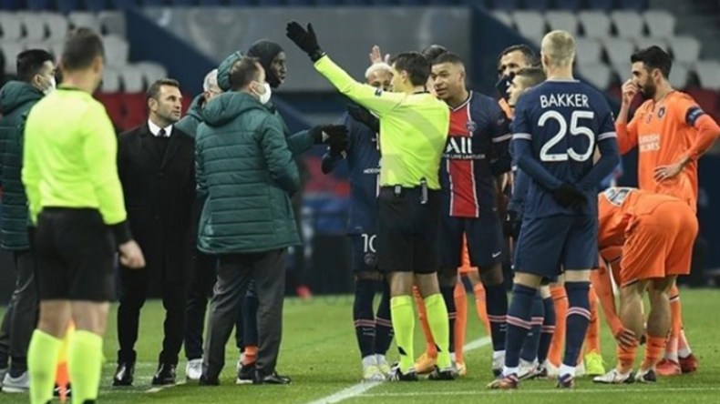 محرز، فيغولي، وبن رحمة يدعمون مدرب نادي باشاك بسبب العنصرية