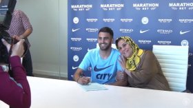 محرز ووالدته وشهادة هدّاف مونديال المكسيك