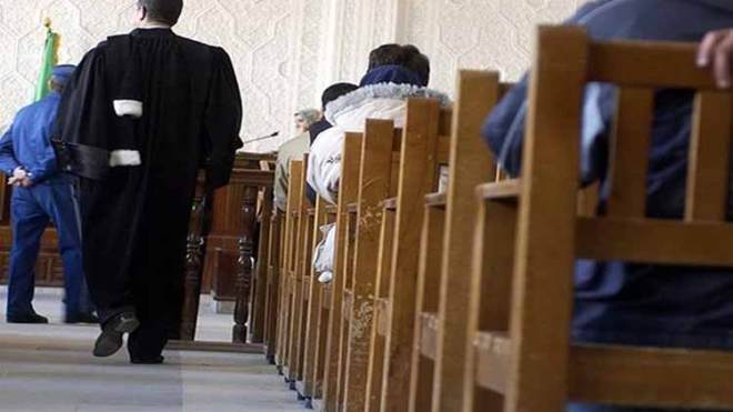 موظف وقابض بنك بخنشلة متهمان بخيانة الأمانة