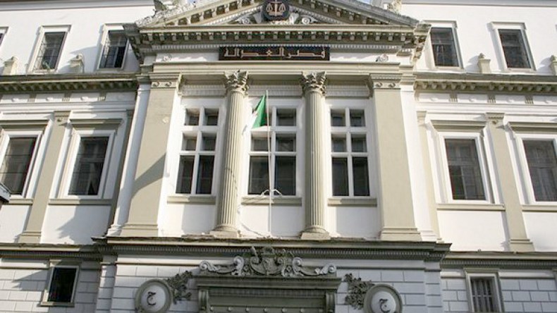 شقيقان وسمسار باعوا شقق عمارة بديدوش مراد لعدة أشخاص