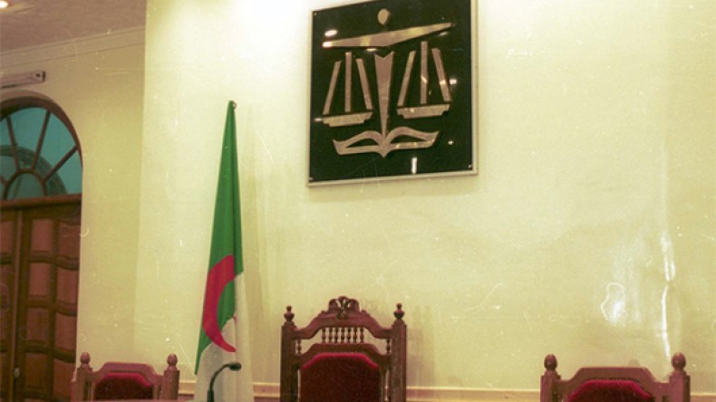 مفتش بأملاك الدولة يبيع قطعة أرض بعقد مزور