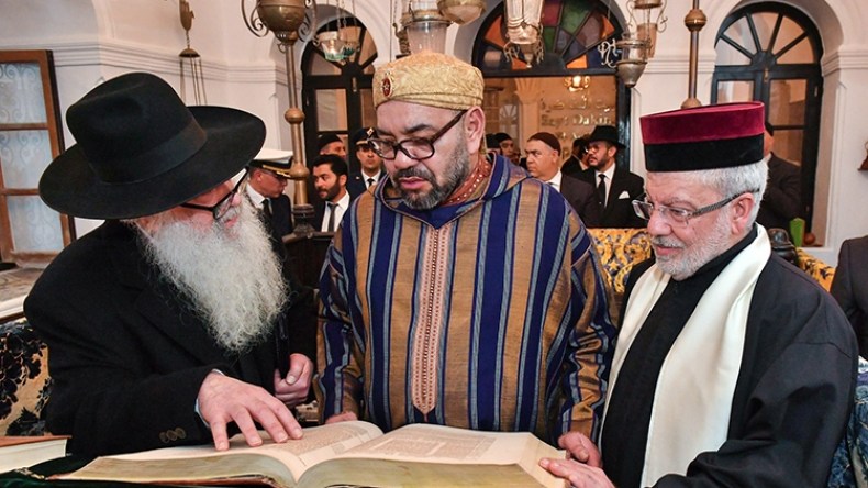 محمد السادس يرتمي أكثر وأكثر في أحضان الصهاينة