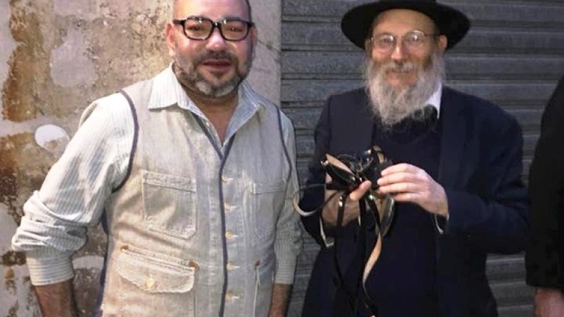 ملك المغرب يطلب من حاخام يهودي “الصلاة من أجله”