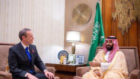 بن سلمان يجتمع مع مبعوث رئيسة وزراء بريطانيا