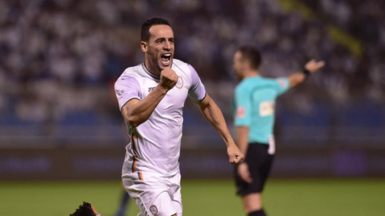 الفيفا ينصف محمد بن يطو في معركته مع الشباب السعودي