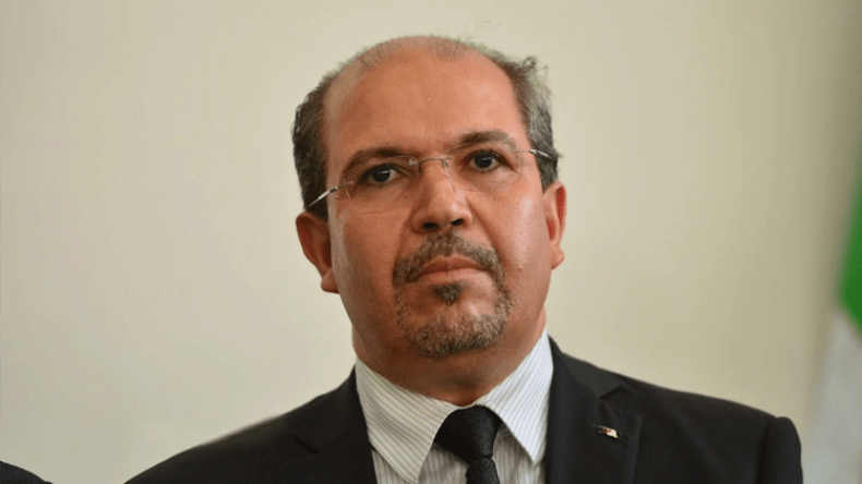 على الأئمة التصدي للفتاوى المضللة عبر الفايسبوك