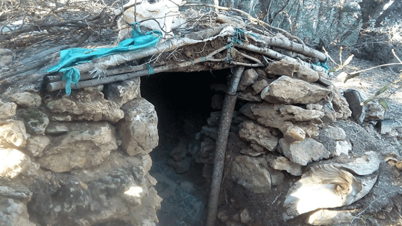 كشف وتدمير سبعة مخابئ للإرهابيين بالبويرة