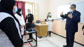 الوزير الأول يستبعد فرضية غلق المدارس بسبب كورونا