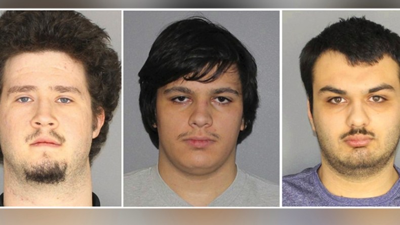 ثلاثة أمريكيين يعترفون بالتخطيط لمهاجمة بلدة للمسلمين